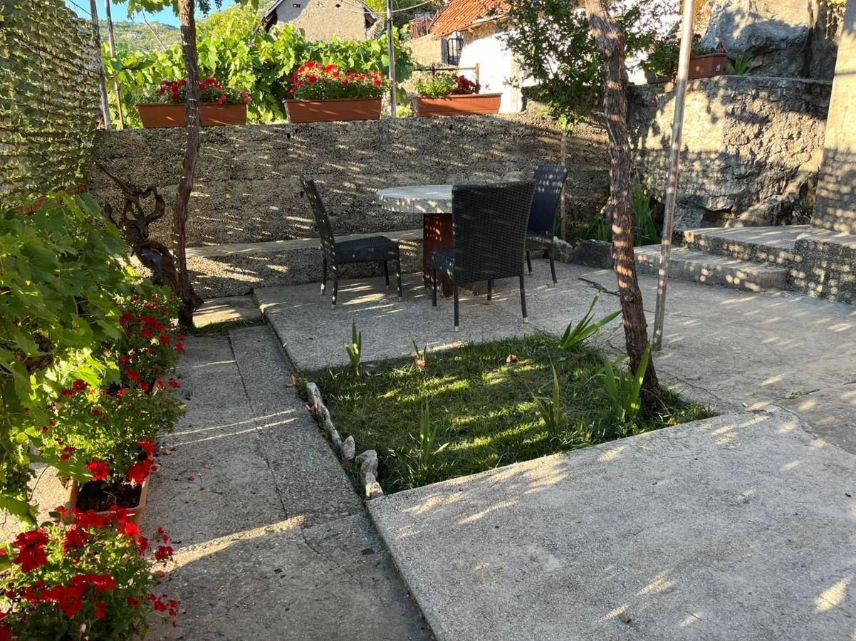 Una Apartment Цетине Екстериор снимка